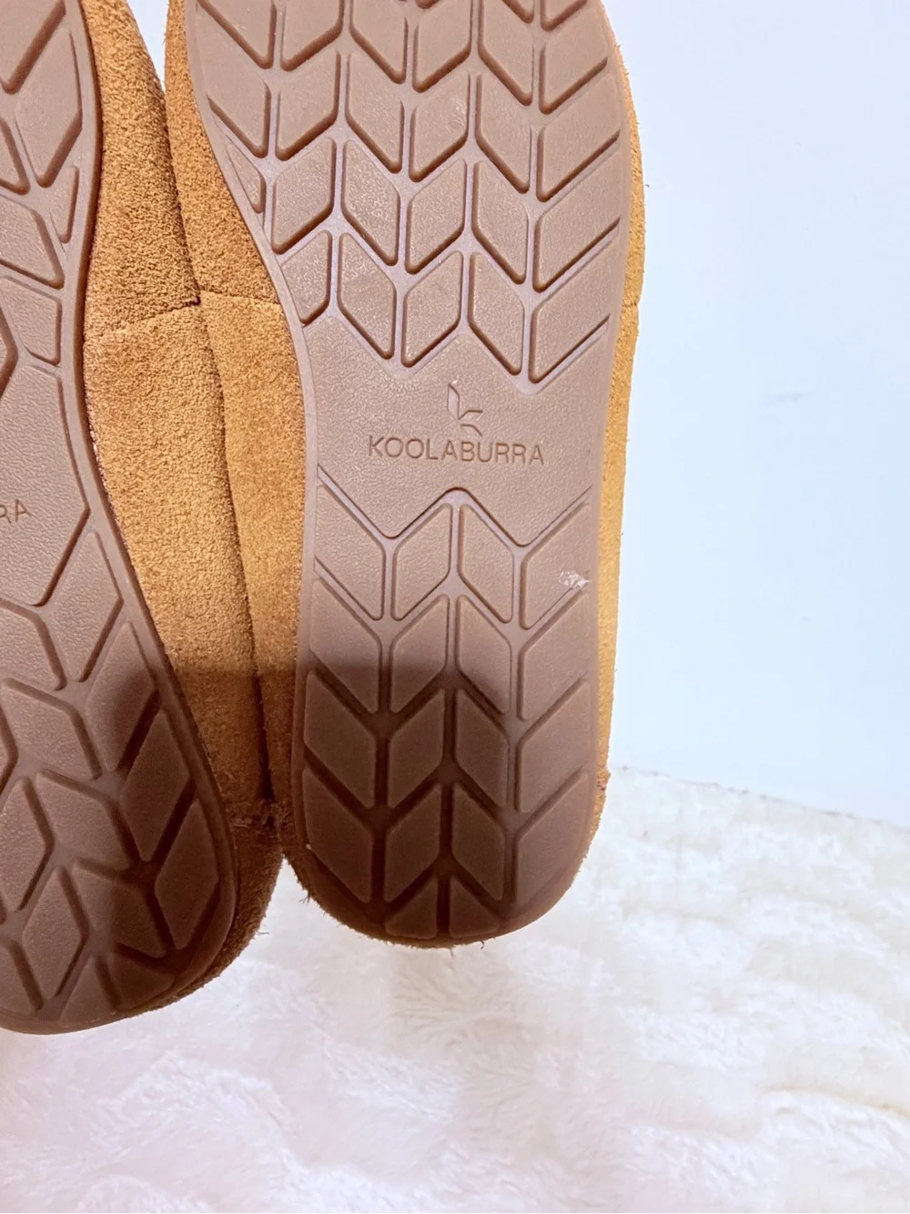 Koolaburra Chestnut Suede Moccasin Slippers with Cream Shearling size 1 youth